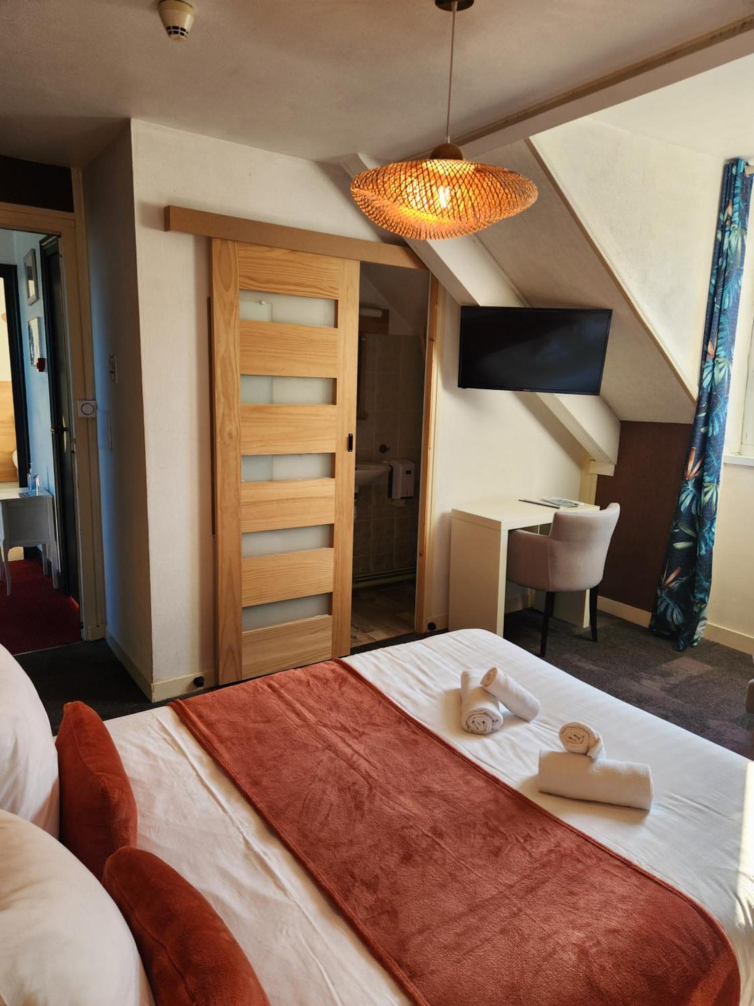 Le Petit Montmartre Hotel Dinard Exterior photo