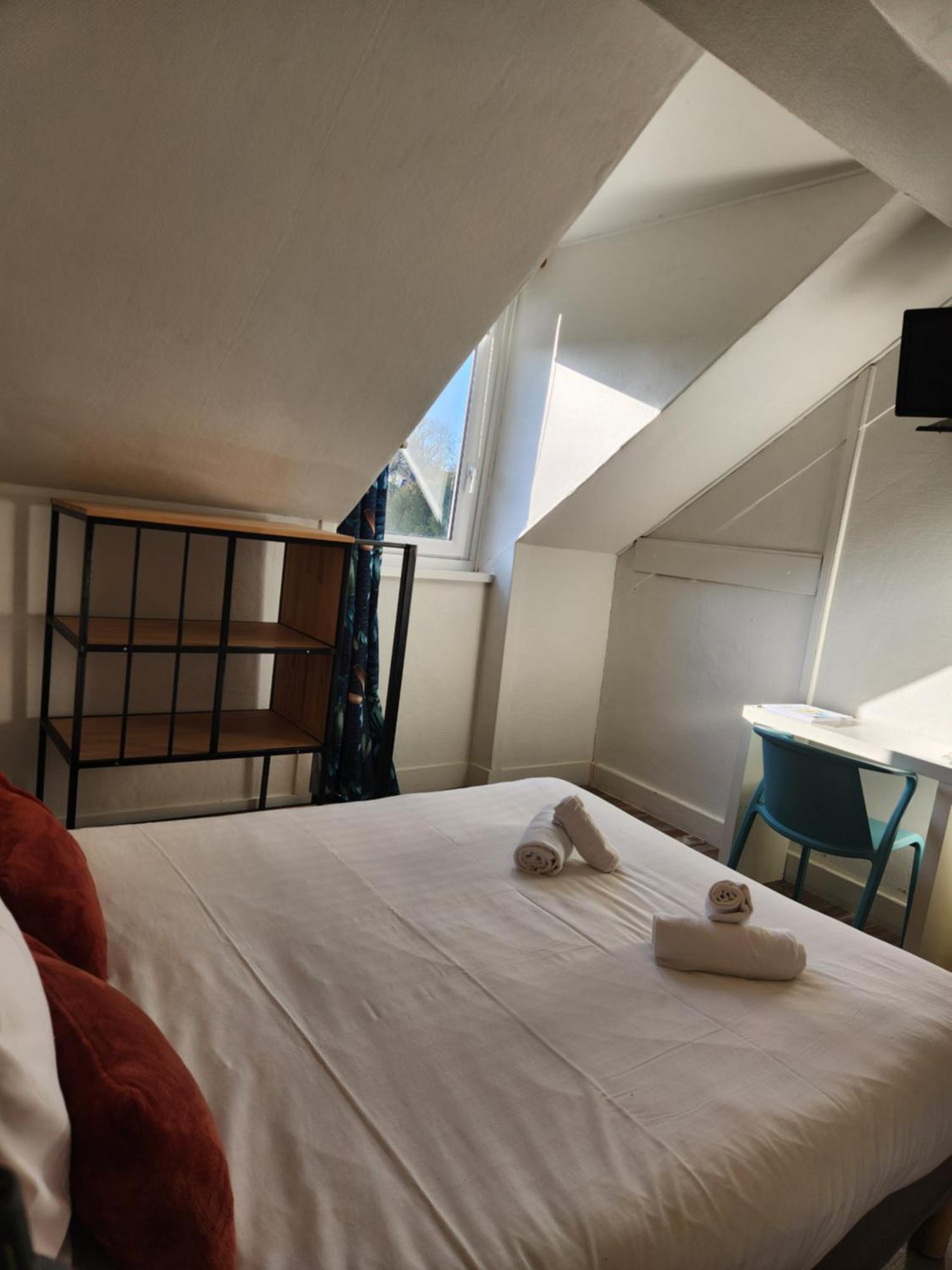 Le Petit Montmartre Hotel Dinard Exterior photo